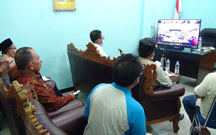 Sekretaris Daerah Kabupaten Kaur Nandar Munadi dan Jajaran Saat Mendengarkan Arahan Dari Menteri Dalam Negeri 