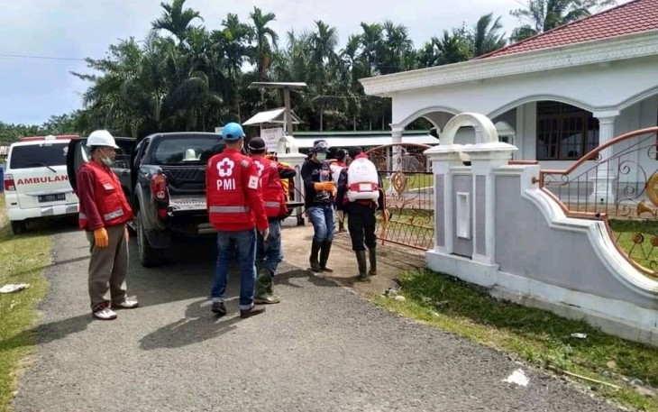Palang Merah Indonesia Kabupaten Mukomuko Semprotkan Disinfektan di 53 Rumah Ibadah Yang Ada di Tiga Kecamatan 