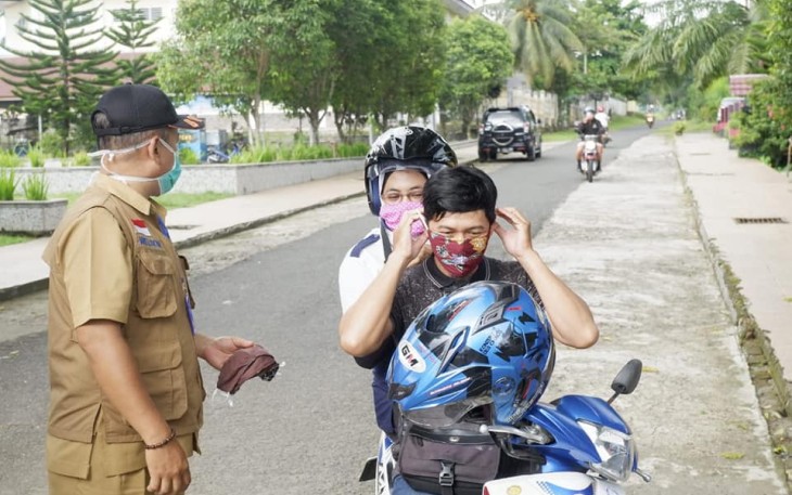 Pembagian Masker Kain Pada Pengendara 