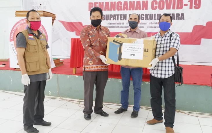PT Firman Ketahun Berikan Bantuan APD Pada Tim Gugus Tugas Penanganan Covid-19 Kabupaten Bengkulu Utara 