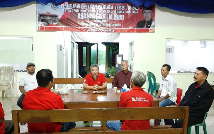 Ketua DPRD Provinsi Jawa Timur Kusnadi SH M.Hum disela penyerapan aspirasi masyarakat.
