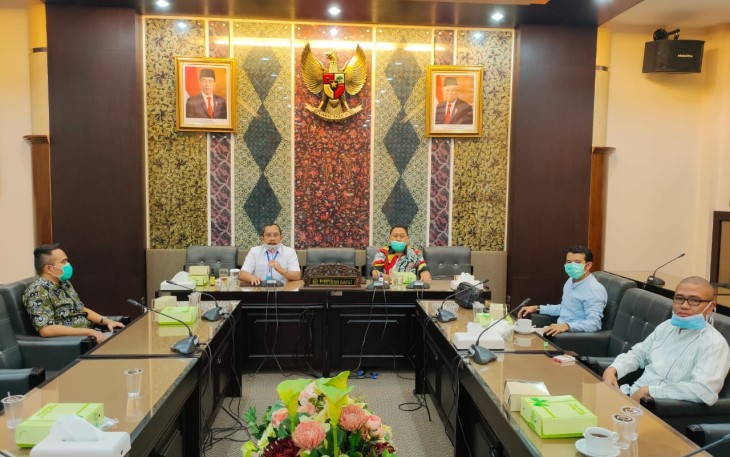 Anggota FPG DPRD Jatim Bagi 5000 Sembako ke Masyarakat Terdampak Covid-19