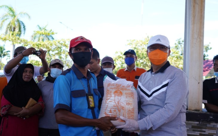 Pemprov Bengkulu Salurkan Bahan Pangan kepada Masyarakat Terdampak Covid-19