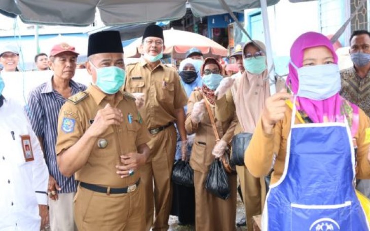 Pembagian 1000 Masker dan 1000 Vitamin Oleh DP3AP2KB Kota Bengkulu di Pasar-Pasar Kota Bengkulu 