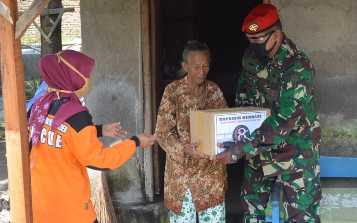Grup 2 Kopassus Kandang Menjangan menyelenggarakan kegiatan Bakti Sosial "Kopassus Berbagi" dalam rangka HUT Kopassus ke 68.