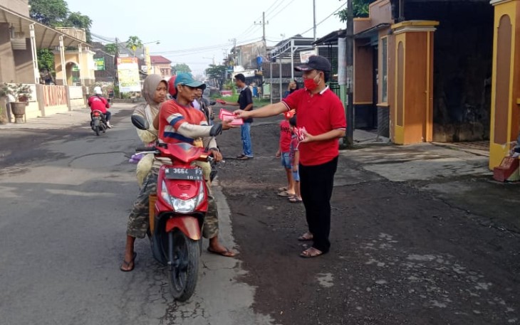 H.Gunawan Bagikan Ribuan Masker ke Masyarakat