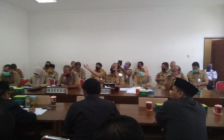Pemerintah Kota Tegal membahas dalam Rapat Dengar Pendapat bersama Dewan DPRD Kota Tegal.