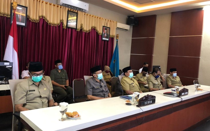 Bupati Rijanto bersama jajarannya saat mengikuti Rapat Paripurna DPRD Kabupaten Blitar dengan Video Conference