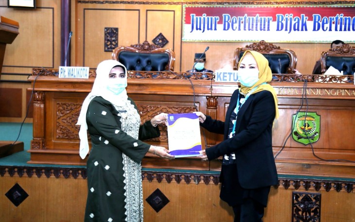 Rahma Sampaikan LKPJ Walikota Tanjungpinang Tahun Anggaran 2019