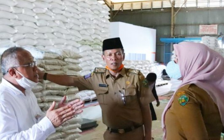 Plt Kepala Dinsos Kota Bengkulu Alex Periansyah Melakukan Peninjauan Guna Memastikan Persiapan Bantuan Pangan Sesuai Dengan Target dan Harapan