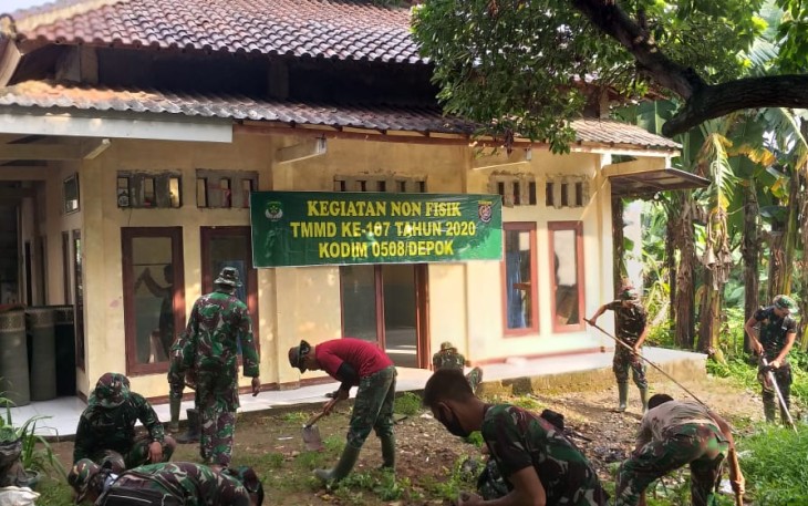 Satgas TMMD ke 107 Bersihkan Musala
