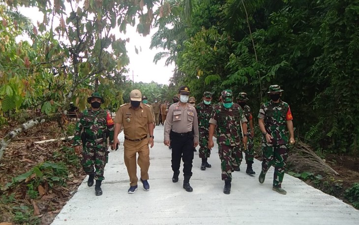 Kapolsek Raya Kahean Hadiri Undangan Koramil 20/Sinderaya Saat Kunjungan Kerja Dandim 0207/SML