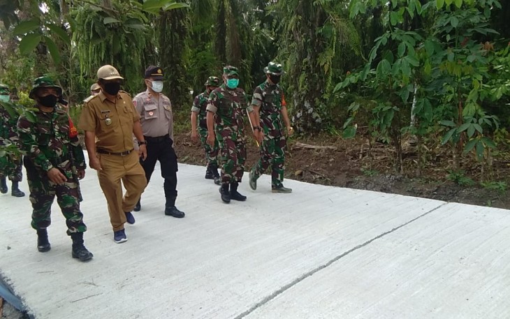 Camat Raya Kahean Bangga Dengan Kinerja Dansatgas TMMD Kodim 0207/SML
