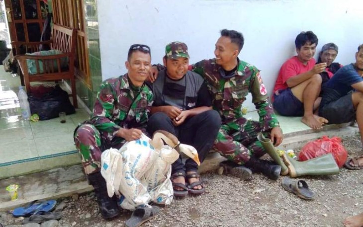 Cindera Mata Dari Warga Untuk Prajurit Mantan Satgas TMMD Pekalongan