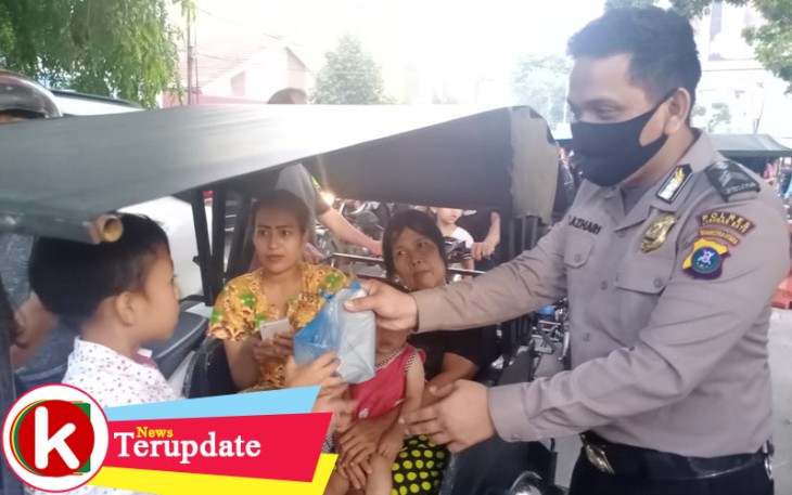 Kapolres Labuhanbatu Berbagi Takjil untuk Buka Puasa Ramdhan