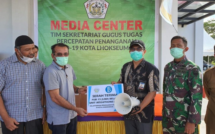 BI Lhokseumawe Serahkan 15 Unit Megaphone Kepada Tim Gugus Tugas Covid-19