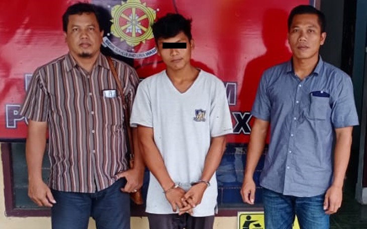 Pelaku Narkoba (Diborgol) saat diamankan