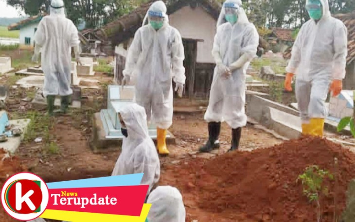 Proses pemakaman jenazah Tr standar Covid-19