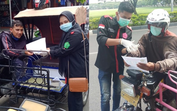 Mahasiswa Fakultas Kesehatan masyarakat prodi Kesmas dan K3 Sedang Membagikan Hand Sanitizer kepada para Pengguna Jalan Untuk mencegah Antisipasi Covid-19