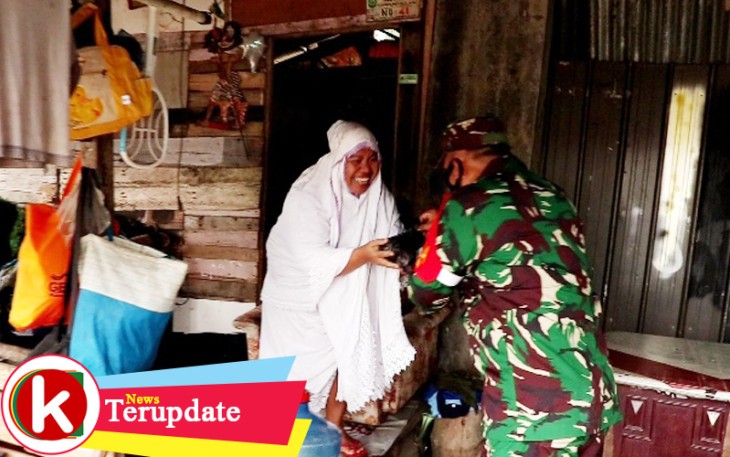 Koramil 01/TanjungpinangBagikan 300 Paket Nasi Bungkus Gratis