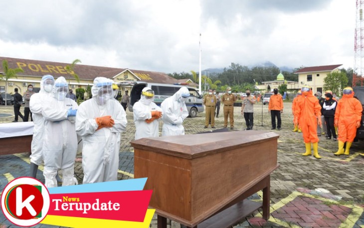 Bupati dan Kapolres Pesawaran Simulasikan Pemakaman Jenazah Covid-19
