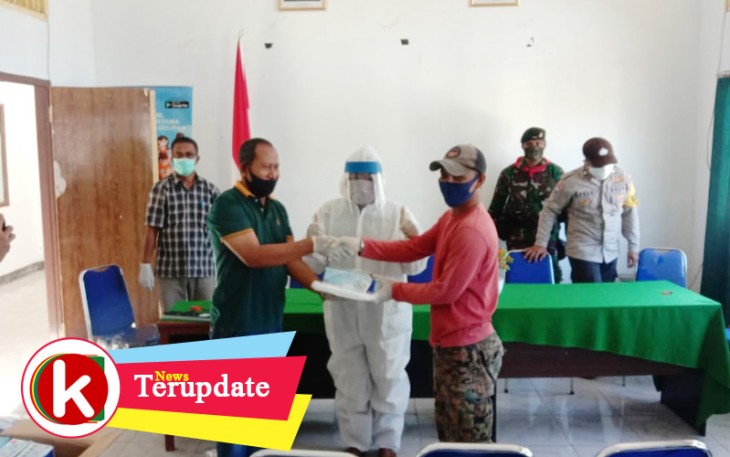 Pemeneg Luhu Bagikan APD ke Puskesmas dan Posko Relawan Covid-19