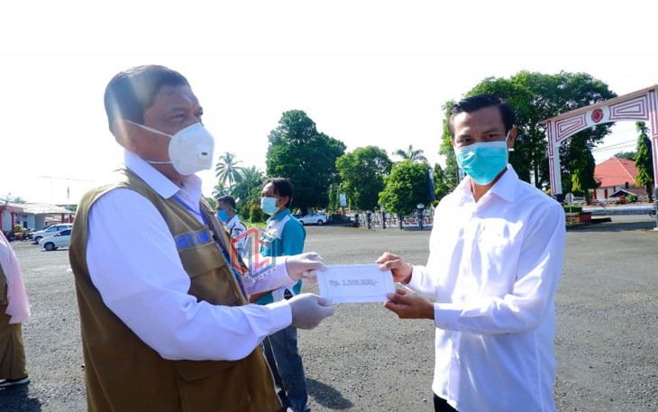 Bupati Bengkulu Utara Mian Berikan Insentif Kepada Tenaga Medis