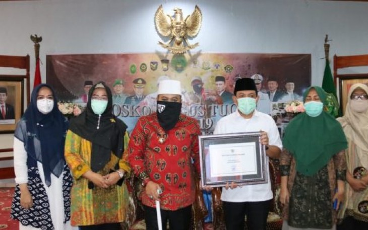 Wali Kota Bengkulu Helmi Hasan dan Wakil Wali Kota Bengkulu Dedy Wahyudi Foto Bersama 
