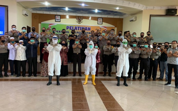 Kegiatan Pelatihan Pemulasaraan Jenazah Korban Covid-19 di Balai Laluan Polres Batanghari