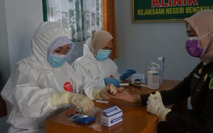 Pagawai Kejaksaan Negeri Bengkulu Jalani Pemeriksaan Rapid Test 