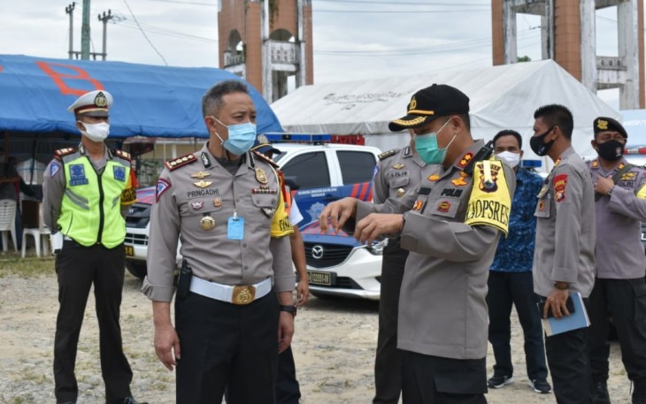 Dirlantas Polda Riau bersama Kapolres Kampar Tinjau Pos Cek Point Covid-19 di XIII Koto Kampar