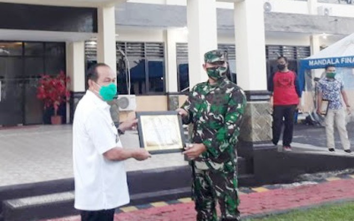 Dandim 1310/Bitung dan Kapolres Bitung Terima Piagam Penghargaan Dari Walikota Bitung