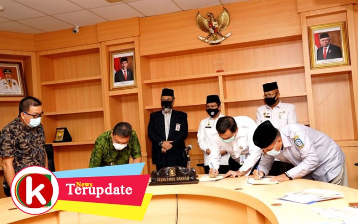Penandatanganan MoU kerjasama penyediaan fasilitas pelabuhan pengumpan kota batam antara PT. Pelabuhan Kepri dengan PT. Nusantara Maha Karya di Kantor Gubernur Kepulauan Riau