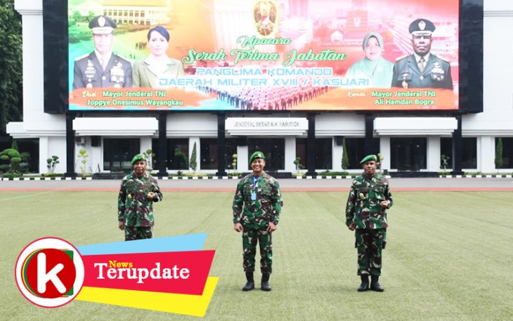 Kasad Jenderal TNI Andika Perkasa (tengah) bersama Dua Putra Terbaik Asli Papua yang dilantik