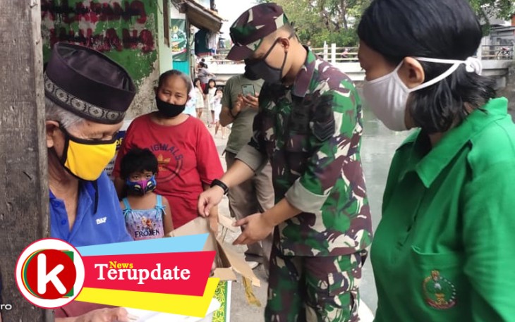Pacu Semangat Danramil dan Persit Johar Baru Bagikan Takjil dan Beras