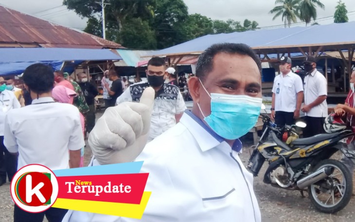Wakil Bupati SBB Timotius Akerina saat berada di lokasi Pasar Kairatu