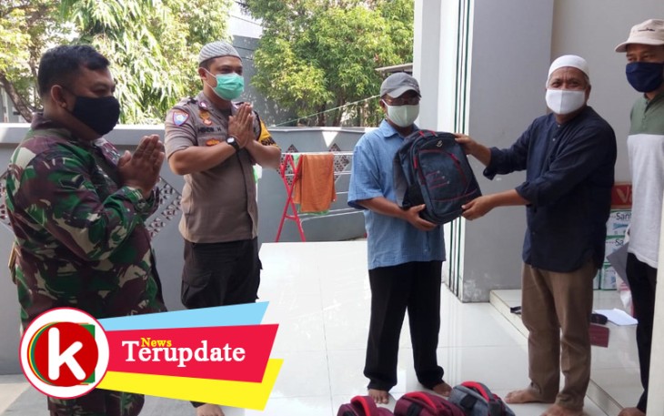 Babinsa Koramil 03/Teluk Pucung Dampingi Pembagian Santunan Anak Yatim