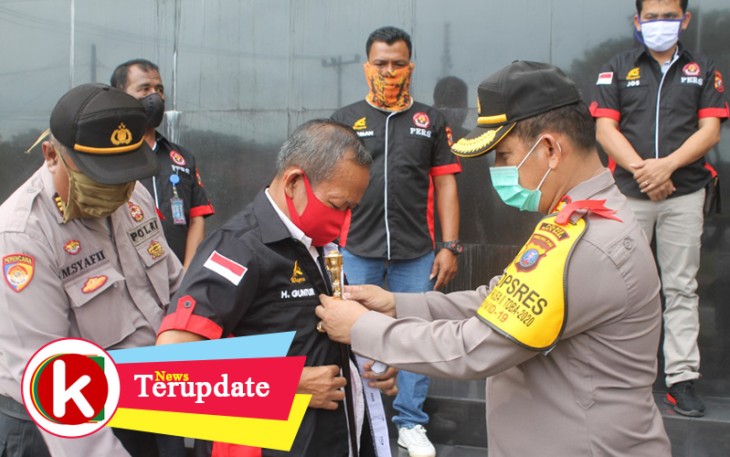 Kapolres Serahkan Seragam Pers Mitra Polres Batu Bara