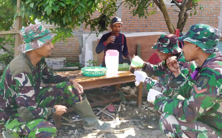 Cara Jitu TNI Ambil Simpati Warga dengan Komsos