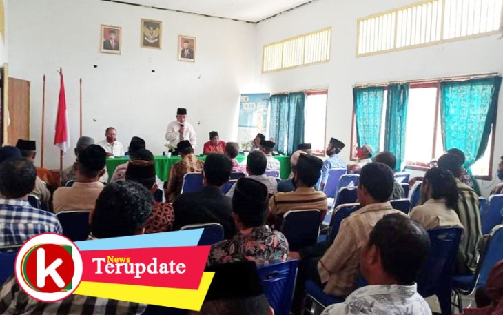 Suasana di ruang rapat kantor Negeri Luhu
