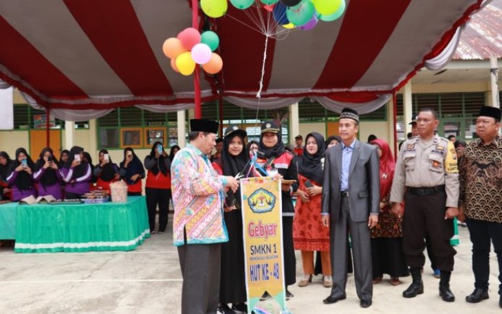 Kepala Dinas Pendidikan Kebudayaan Provinsi Bemgkulu H Budiman Ismaun Hadiri Perayaan HUT ke 48 Tahun SMKN 1 Bengkulu Selatan 