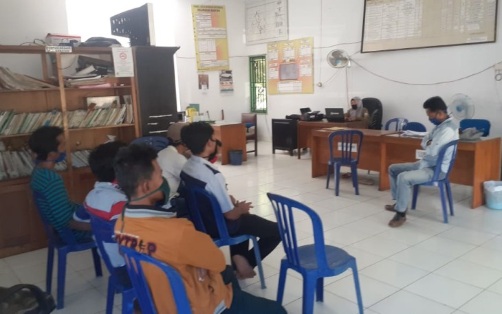 Sejumlah Warga Datangi Kantor Lurah Babatan 