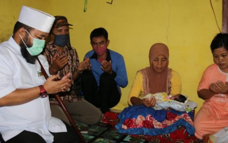 Wali Kota Bengkulu Helmi Hasan Besuk Aisyah Almirah Bayi Penderita Omphalocele