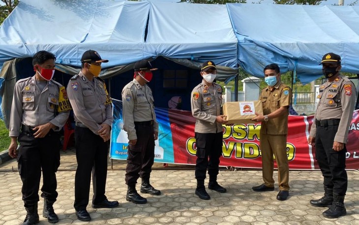 Kapolsek Ketahun Berikan Bantuan Alkes Ke Tenaga Medis