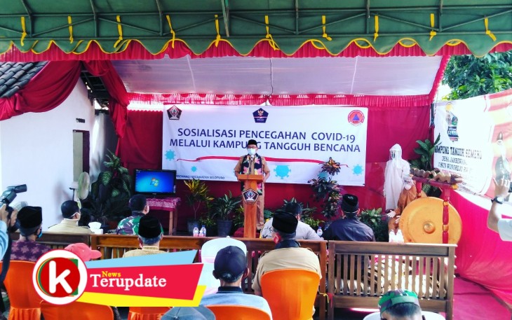 Bupati Rijanto saat memberikan sambutan di acara Sosialisasi Pencegahan Covid-19 Melalui Kampung Tangguh Bencana (foto: Faisal NR / Klikwarta.com) 