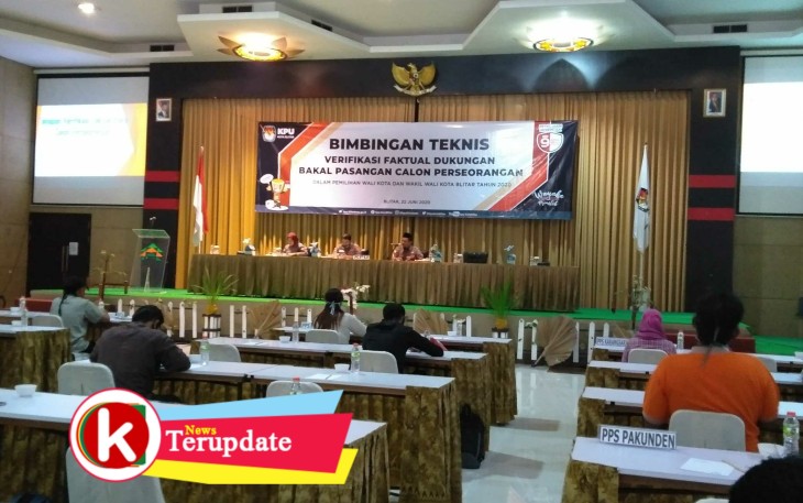 Suasana Bimtek Verfal untuk Dukungan Bapaslon Perseorangan (foto: Faisal NR / Klikwarta.com) 