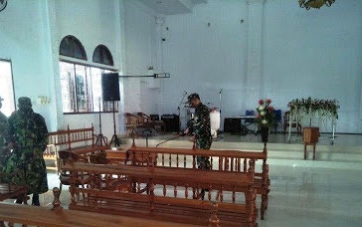 Dandim 1310/Bitung Terjun Langsung Lakukan Penyemprotan Desinfektan