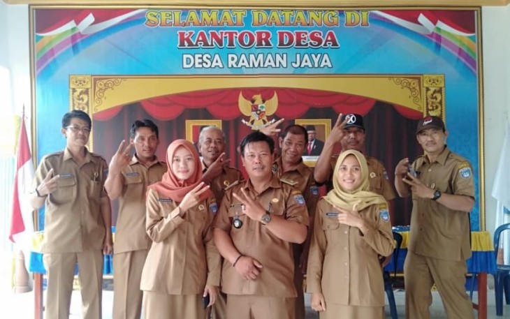 Kades Raman Jaya beserta perangkat