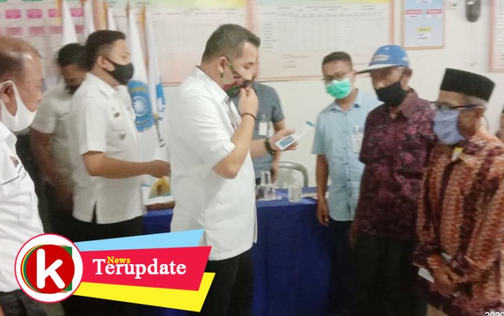 Bupati Pesawaran Secara Simbolis Salurkan BLT DD ke Warga Desa Kebagusan