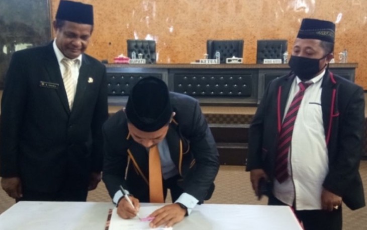penandatanganan persetujuan revisi RPJMD tahun 2017-2020